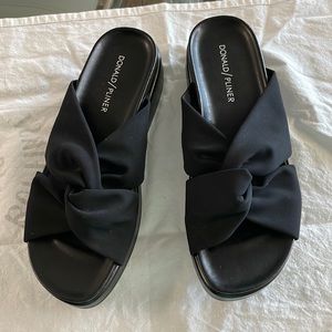 Donald J Pliner Folley slides. Size 6.5